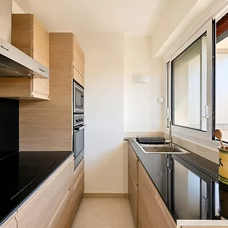 4 Guests In - Sea View Apartment