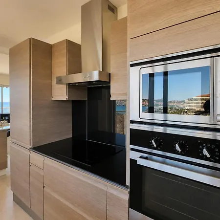 4 Guests In - Sea View
